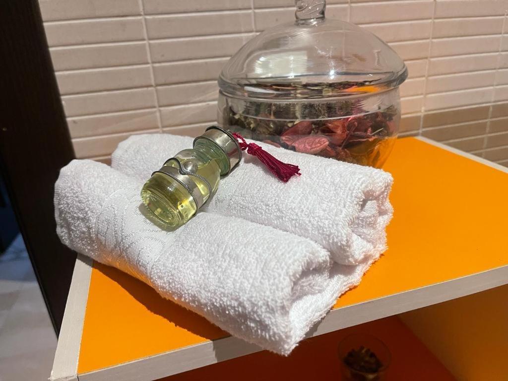 Magnifique Appartement Spacieux Confort Propre Familial 2 Chambres Salon Et Salle A Manger A 20Mn A Pied De Place Jemaa El Fina 4 Piscines Dans Espace De Golf A 12 Mn En Voitures L Entree Est Gratuit Pour La Clientele Ouvert Entre 10H Et 20H Marakeş Dış mekan fotoğraf