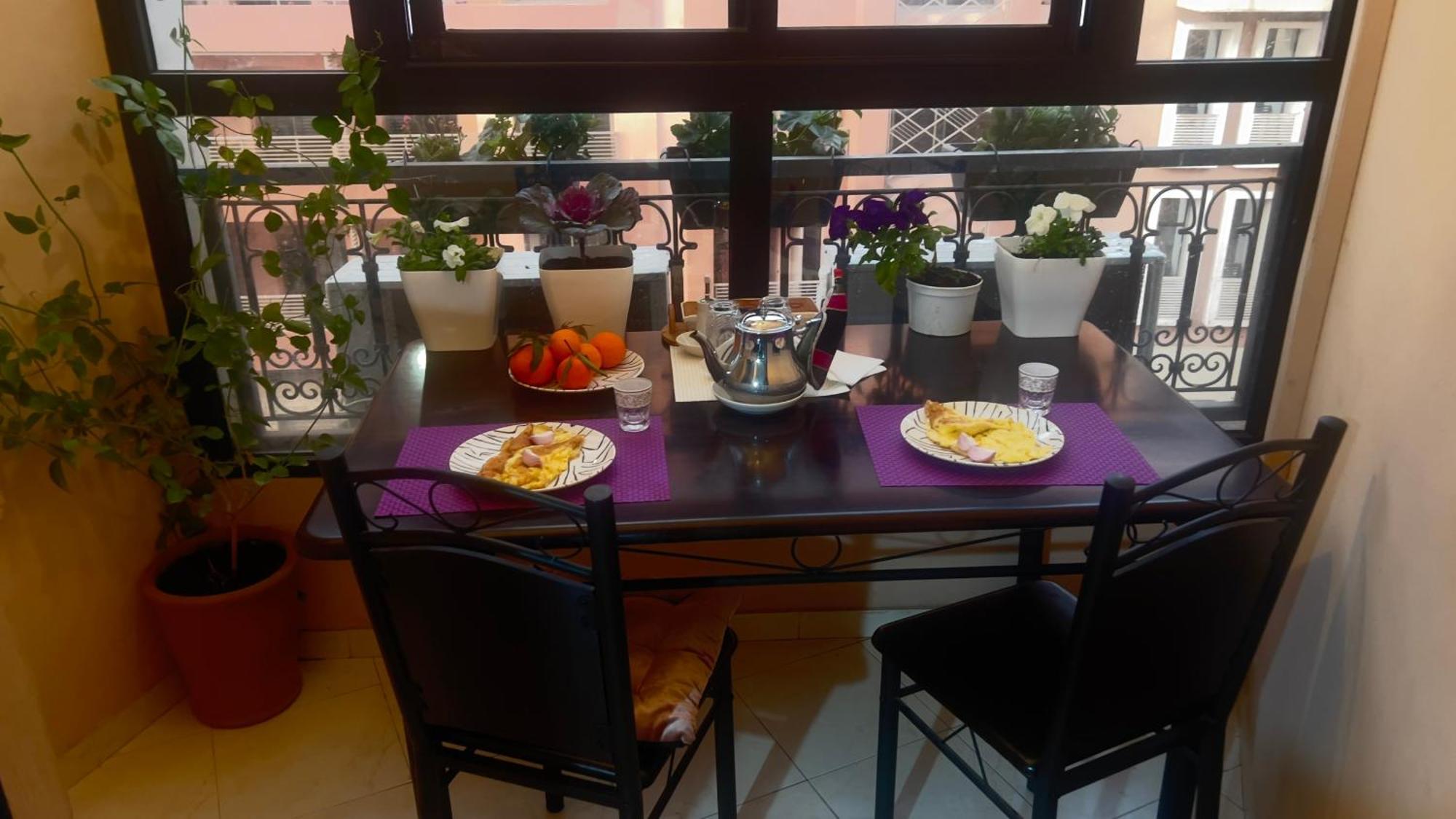 Magnifique Appartement Spacieux Confort Propre Familial 2 Chambres Salon Et Salle A Manger A 20Mn A Pied De Place Jemaa El Fina 4 Piscines Dans Espace De Golf A 12 Mn En Voitures L Entree Est Gratuit Pour La Clientele Ouvert Entre 10H Et 20H Marakeş Dış mekan fotoğraf