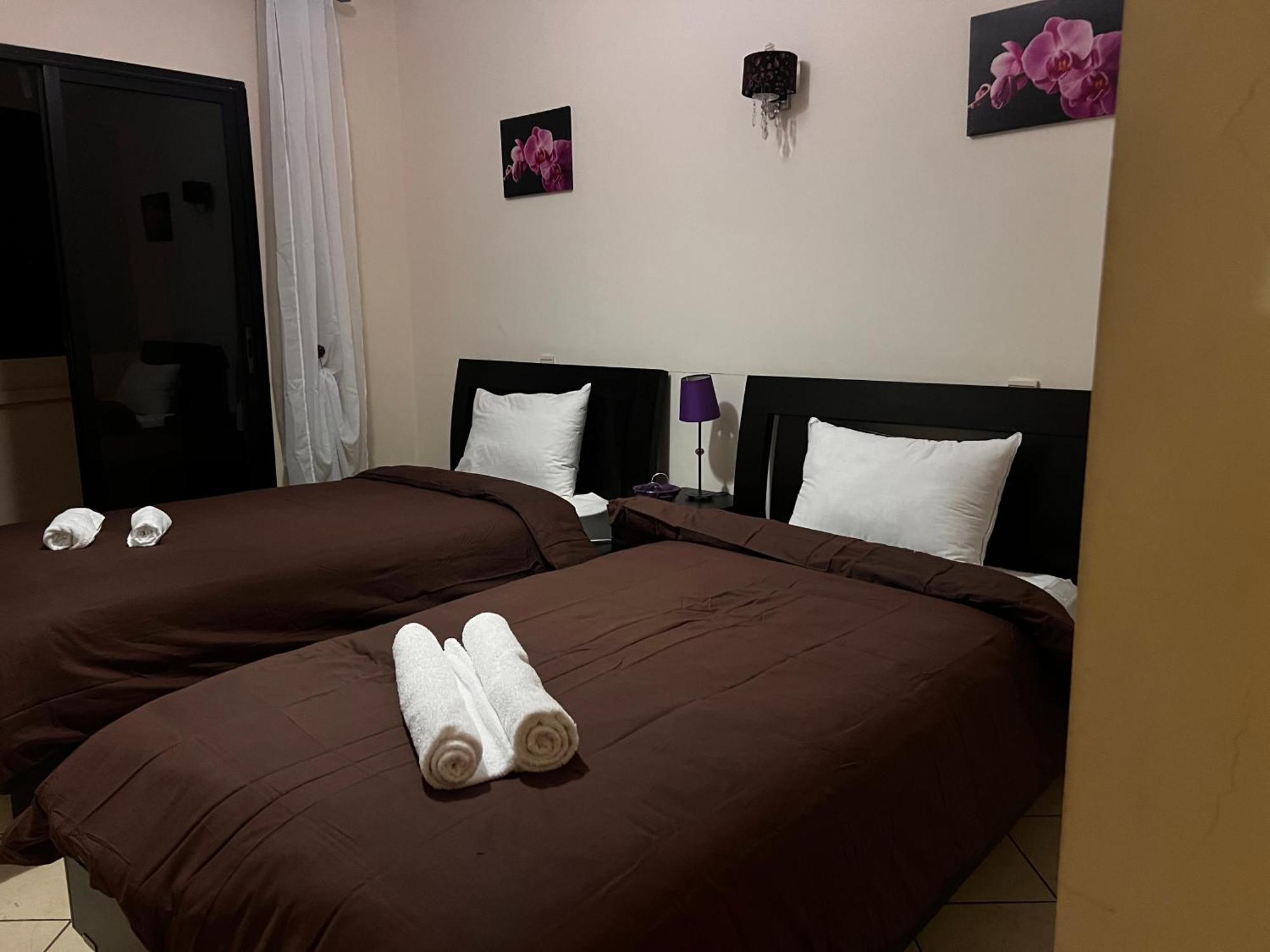 Magnifique Appartement Spacieux Confort Propre Familial 2 Chambres Salon Et Salle A Manger A 20Mn A Pied De Place Jemaa El Fina 4 Piscines Dans Espace De Golf A 12 Mn En Voitures L Entree Est Gratuit Pour La Clientele Ouvert Entre 10H Et 20H Marakeş Dış mekan fotoğraf