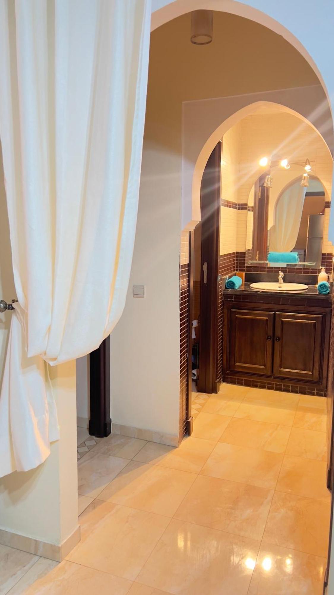 Magnifique Appartement Spacieux Confort Propre Familial 2 Chambres Salon Et Salle A Manger A 20Mn A Pied De Place Jemaa El Fina 4 Piscines Dans Espace De Golf A 12 Mn En Voitures L Entree Est Gratuit Pour La Clientele Ouvert Entre 10H Et 20H Marakeş Dış mekan fotoğraf